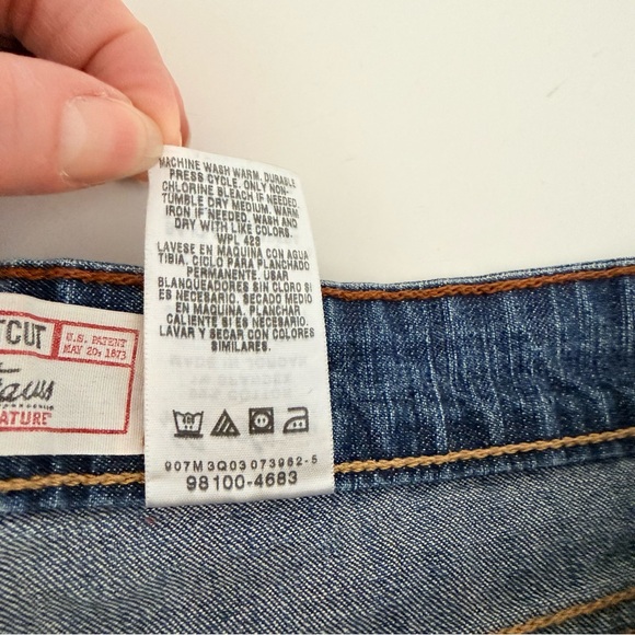 Levi's Women's Flared Jeans in Blue Wash - Picture 9 of 9